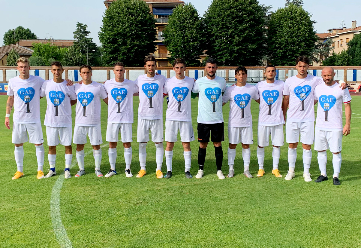 formazione iniziale mezzolara contro Corticella con maglia dedicata a Gozzi Gaetano